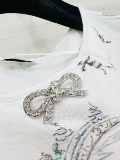 Chanel 25n white ski top
