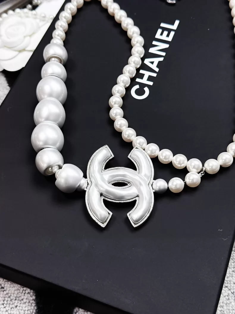 Chanel 25C White Pearl Double C Waist Chain