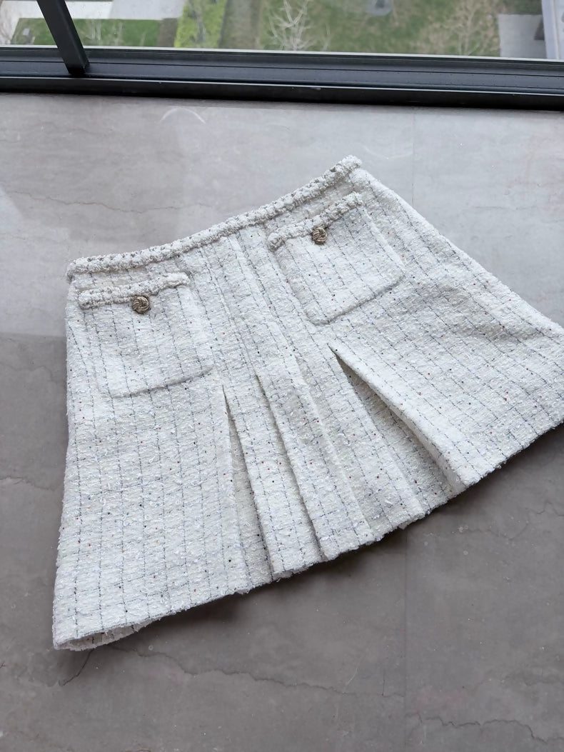 Chanel 25A Métiers d'Art White Tweed Mini Skirt