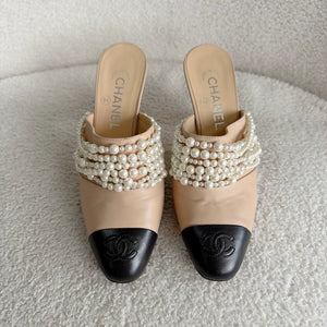 CHANEL pearl-print two-tone high heels
