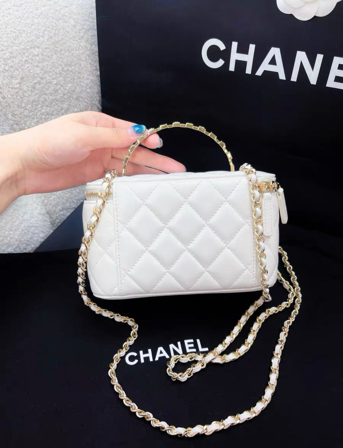 Chanel 24P white gold vanity case handle chain bag – Wararni.com