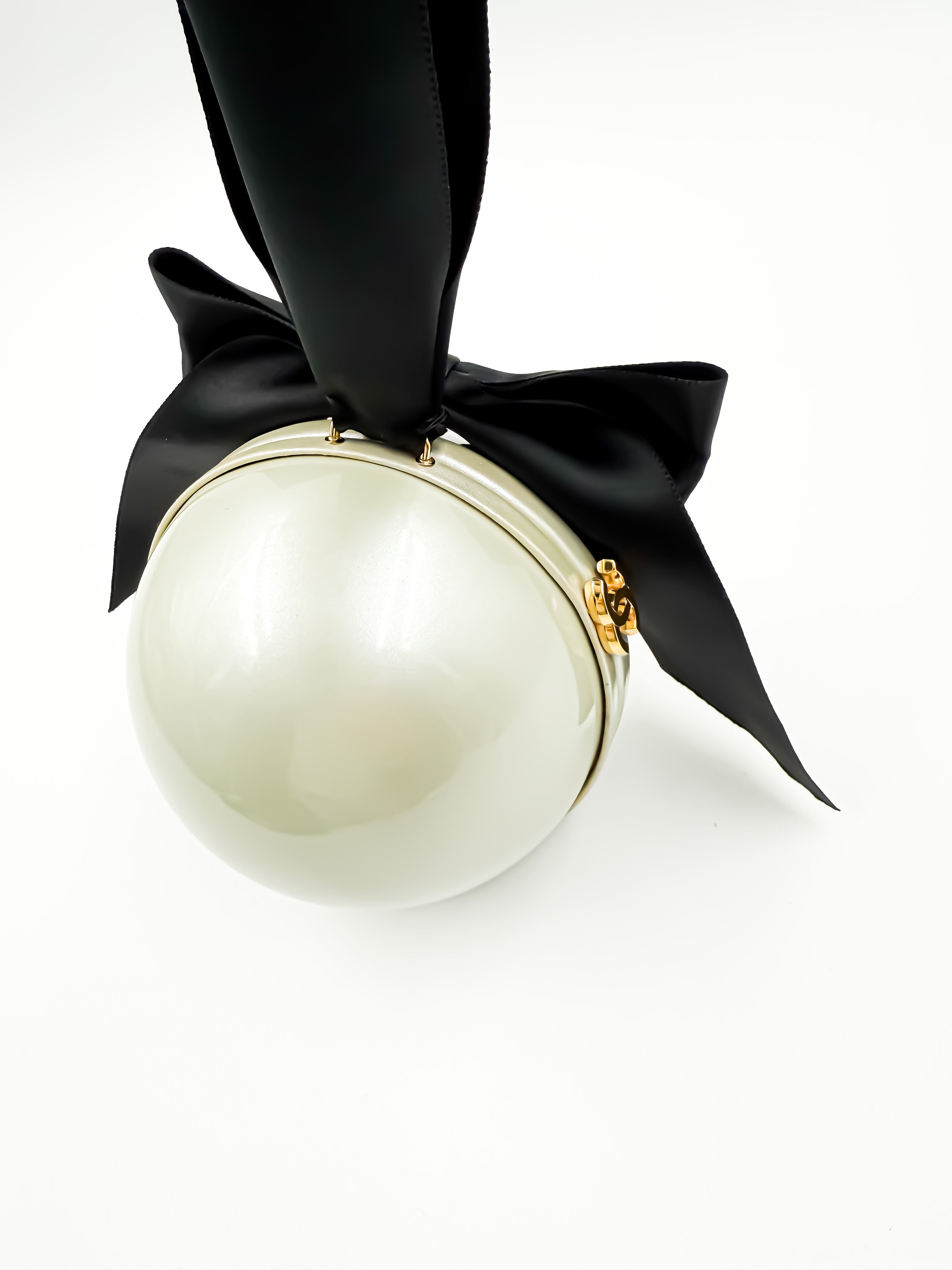 Chanel 2005 Pearl Minaudière – First Edition Sphere Clutch Chanel 2005 Pearl Minaudière – First Edition Sphere Clutch