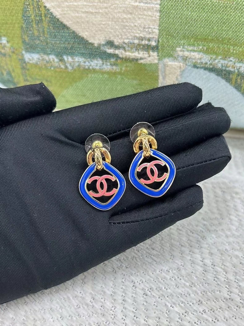 Chanel blue diamond-shaped openwork double C earrings
