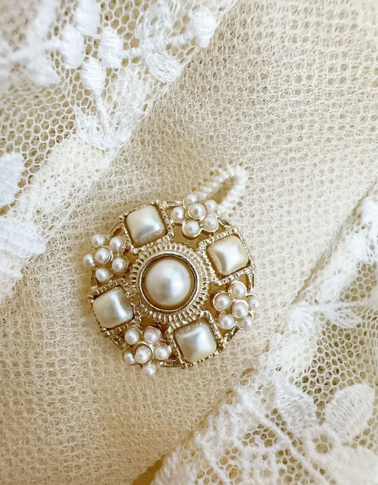 Chanel 16k Lace ecru dress with black bow