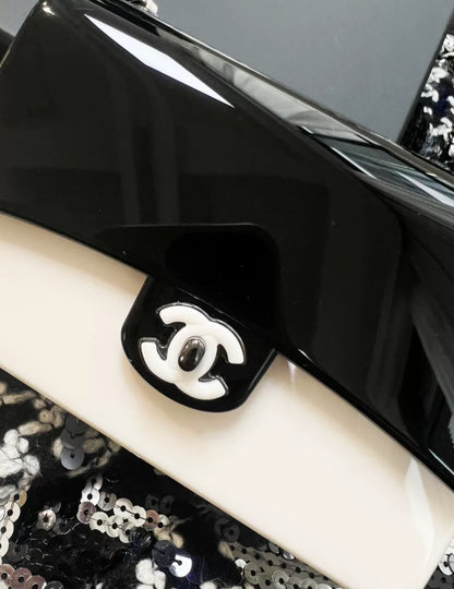 Chanel21 black and white acrylic box minaudière