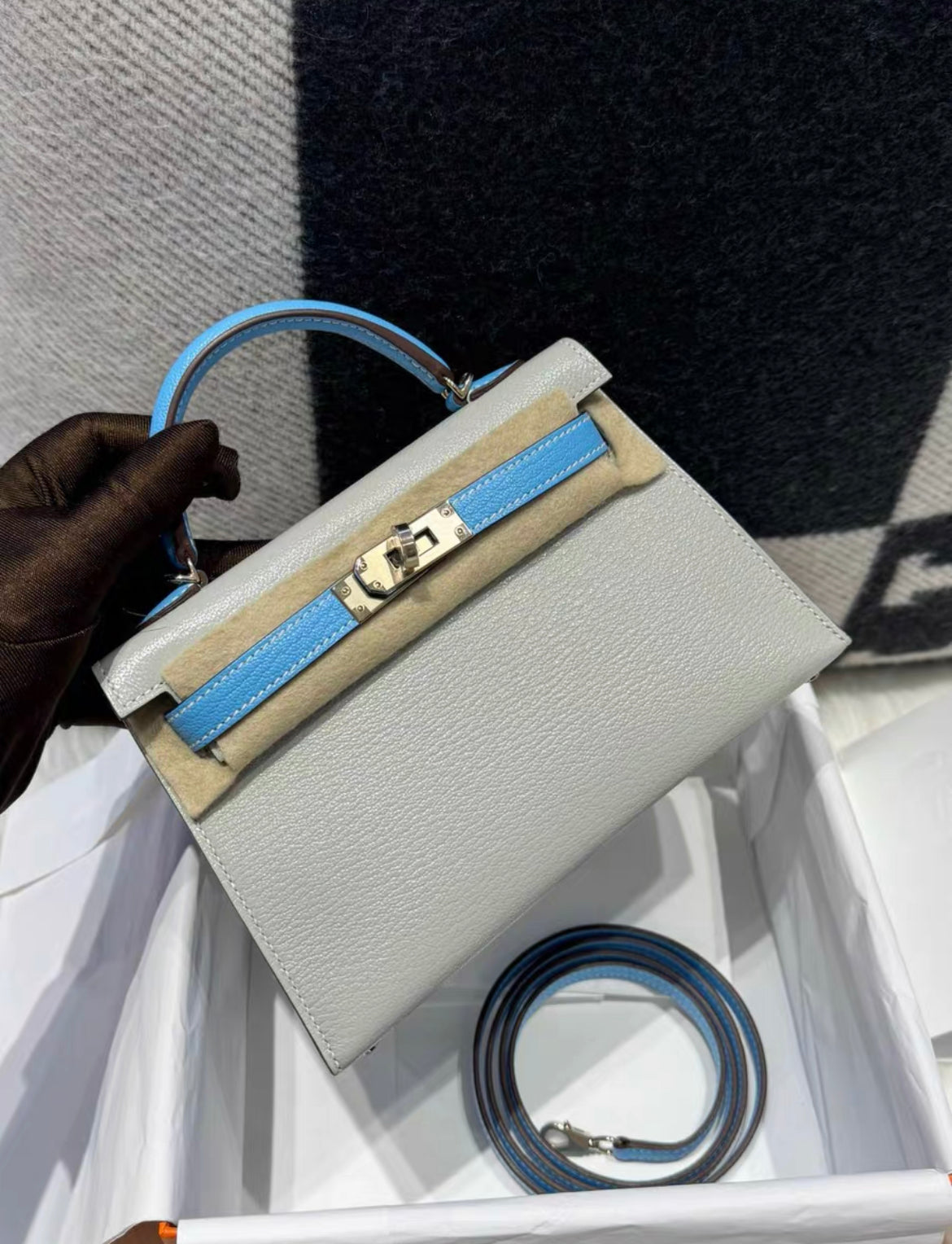 Hermès Special Order (HSS) Kelly 20 Nata and Bleu Chevre Gold Hardware