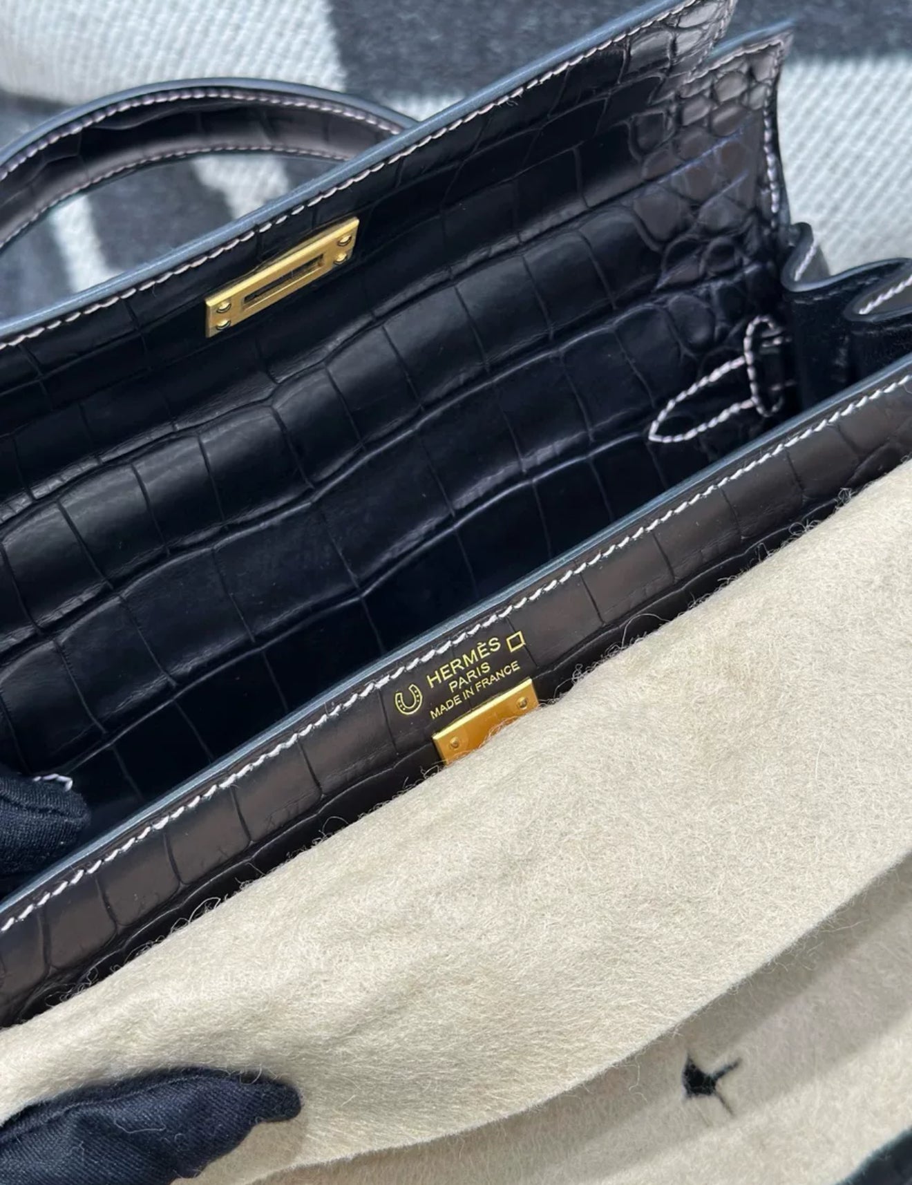 Hermes Kelly 25 Black Gold Matte Crocodile Leather Gold Hardware