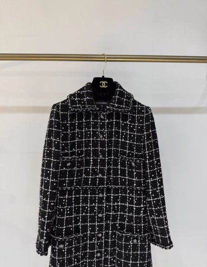 Chanel 23K coat with fine sequins in black and white