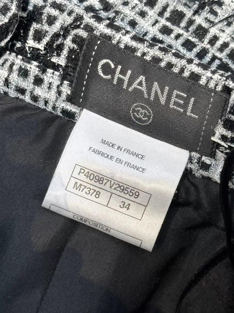 Chanel 2011 black and white feather tweed skirt