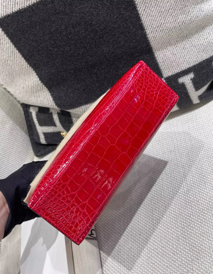 Hermès Kelly Pochette Red Braise Shiny Alligator Gold Hardware