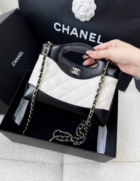 CHANEL 24B NANO 31 BAG PATENT BLACK/WHITE LGHW (MICROCHIP)