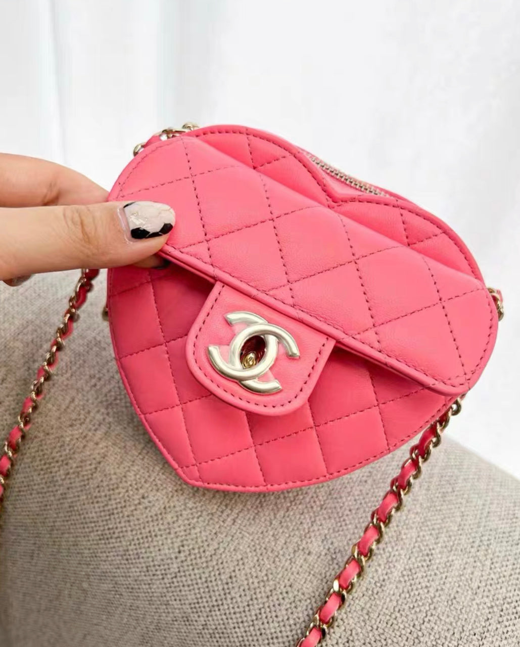 Chanel 22S Pink Small heart bag