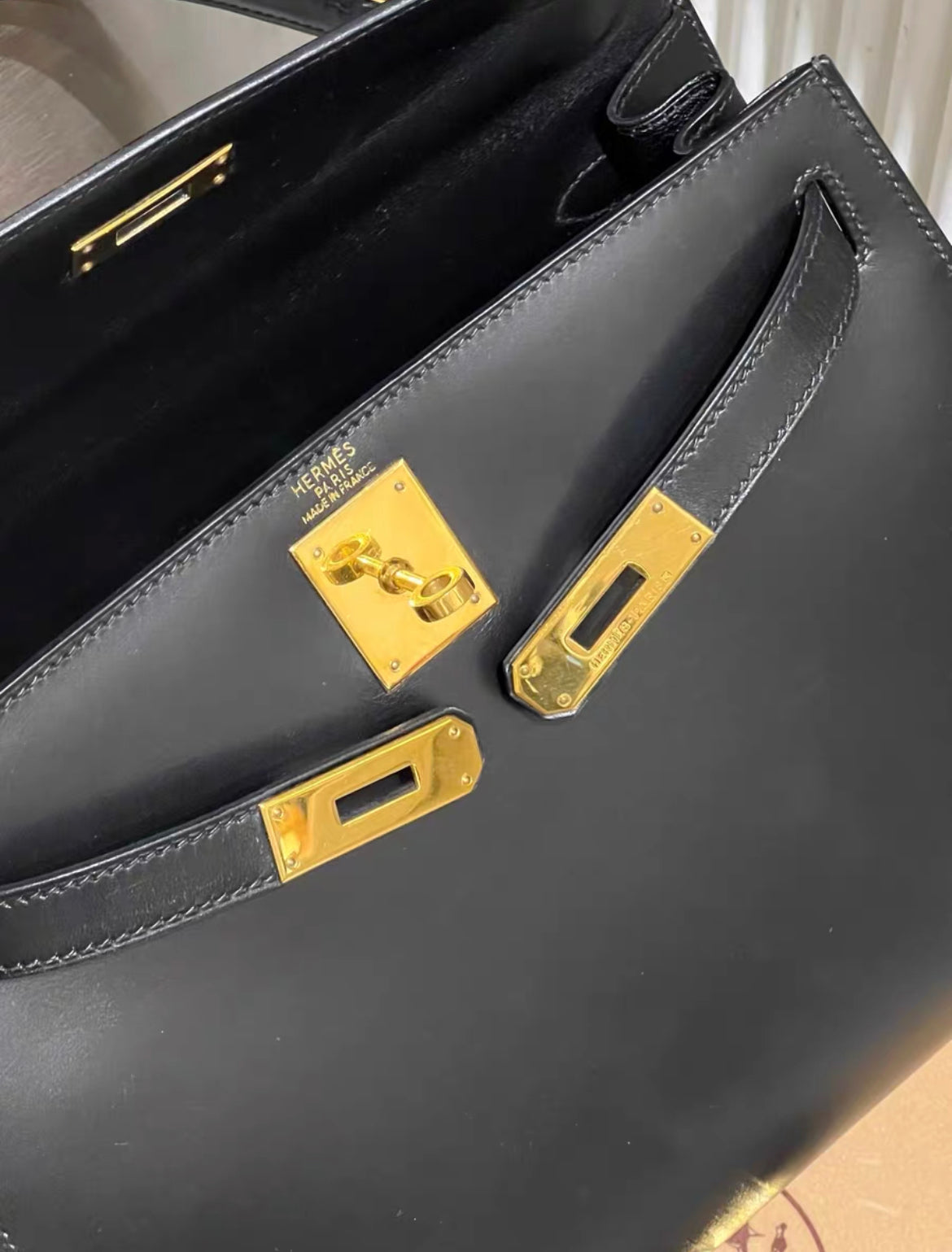 Hermès Kelly Sellier 28 Black Box Gold Hardware