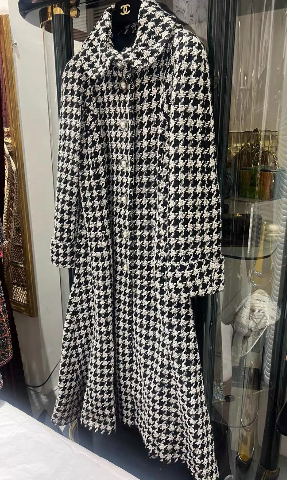 Rare CHANEL 17k white & black Houndstooth Coat size 42