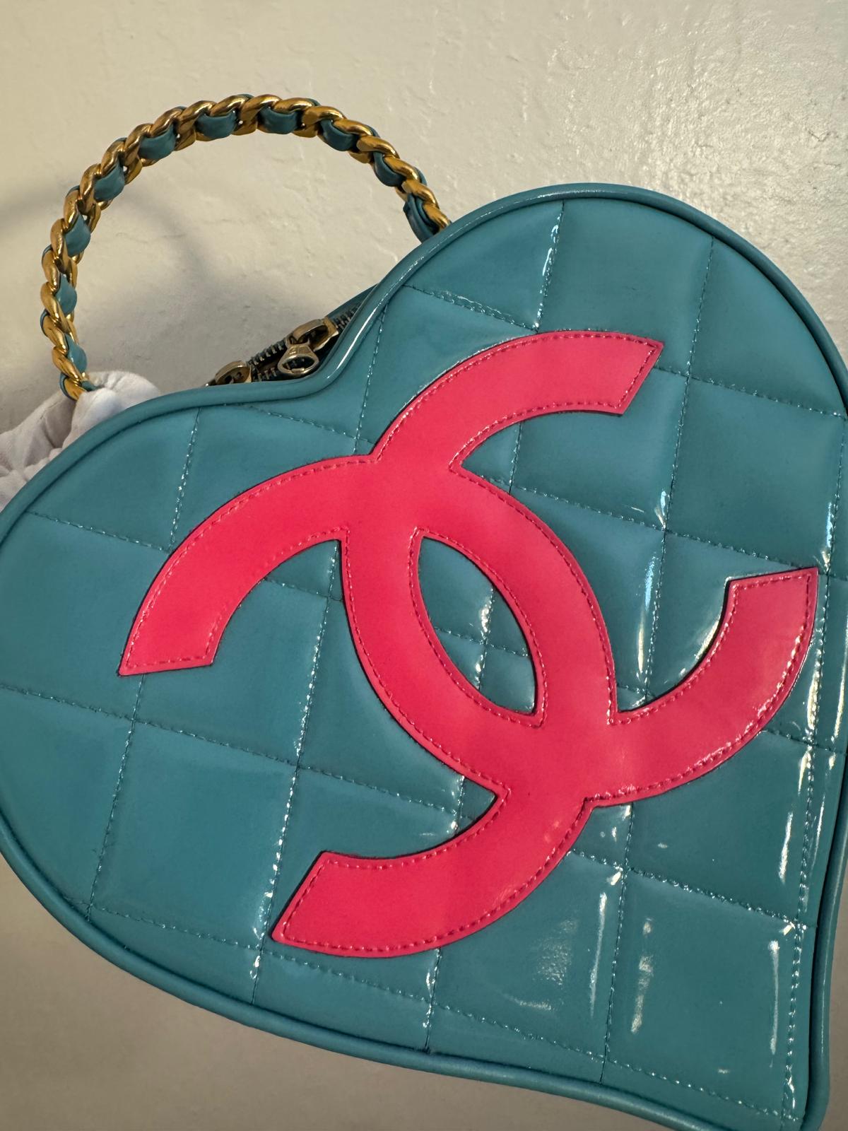 CHANEL 1995 TIFFANY BLUE / PINK PATENT LEATHER HEART VANITY BAG