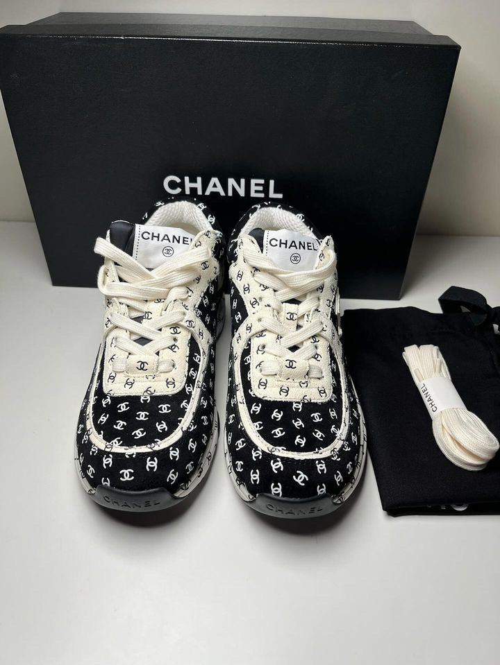 CHANEL White Black suede CC Logo Trainers Sneakers size 37C full set