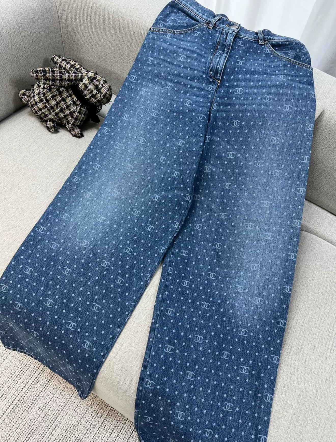 Chanel 23P blue polka-dot denim Boyfriend pants in size 38