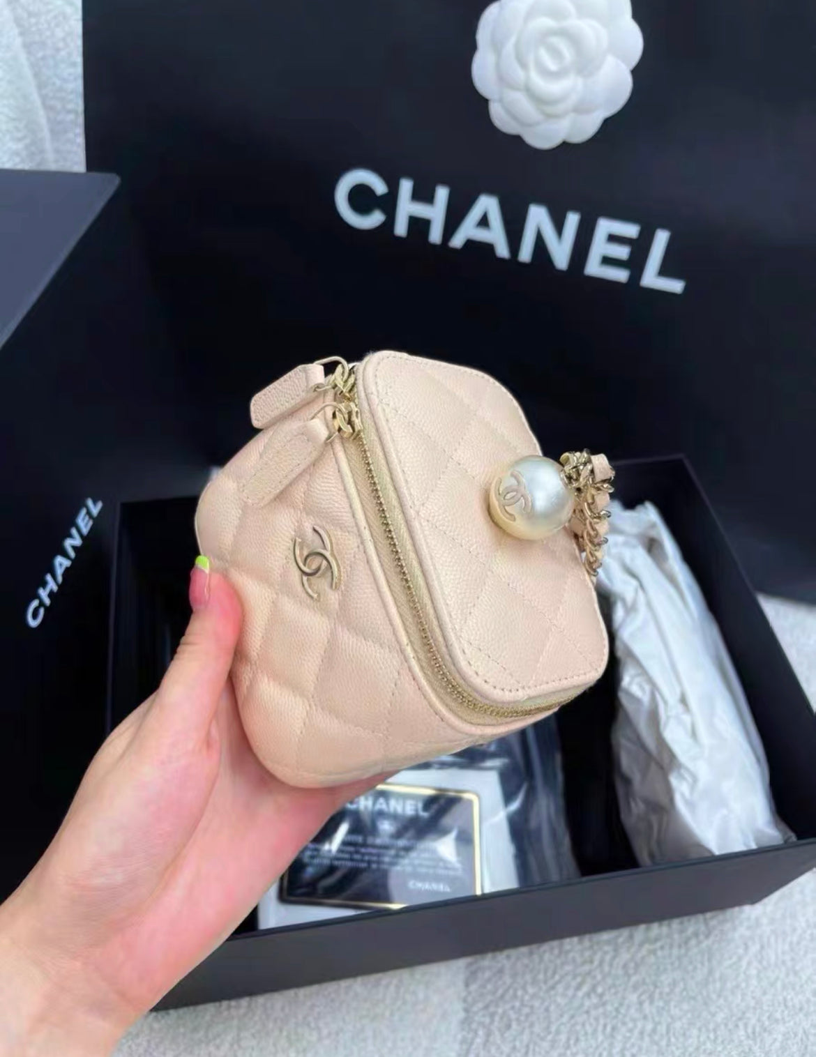 Chanel 21S pearl vanity case in beige leather