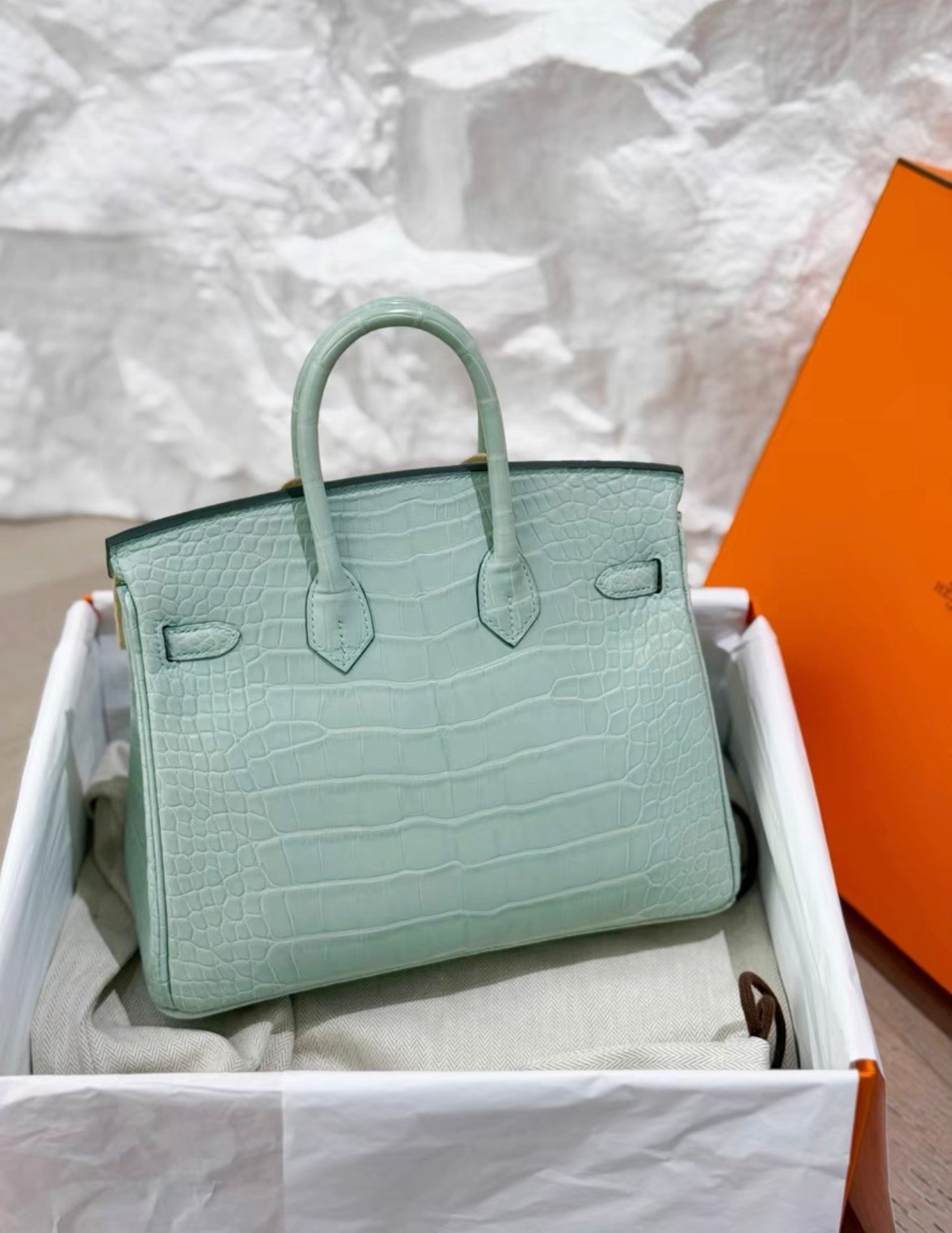 Hermès Birkin 25 6U Vert d'eau Crocodile Leather Gold Hardware