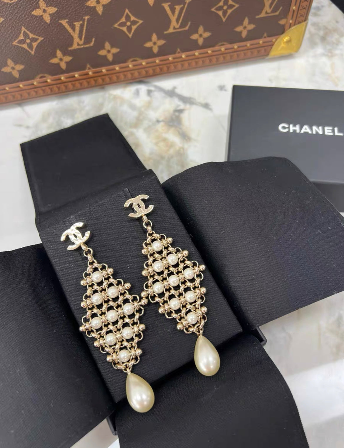 Chanel pearls earrings