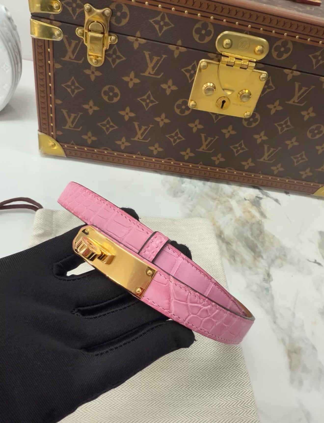 Hermès Kelly Belt Pink Crocodile leather Gold Hardware