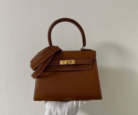 HERMÈS Vintage Mini Kelly 20 shoulder bag in Gold Courchevel leather with Gold hardware