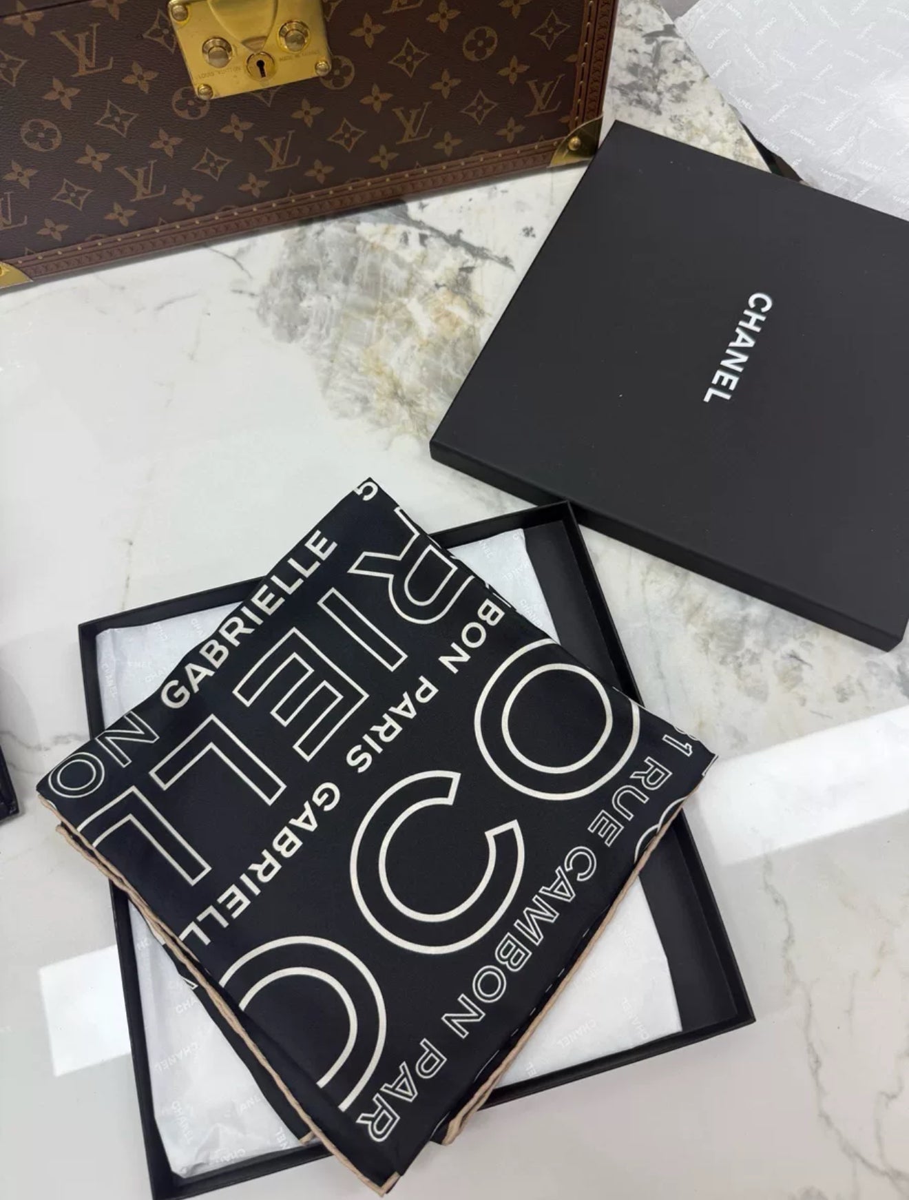 Chanel 25P Black/Ecru COCO scarf