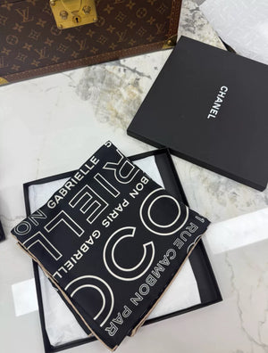 Chanel 25P Black/Ecru COCO scarf