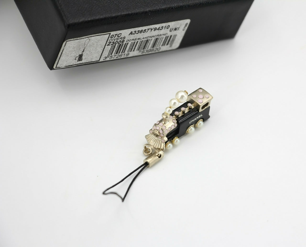 Chanel Vintage 07C Imitation Pearl Black Train Charm