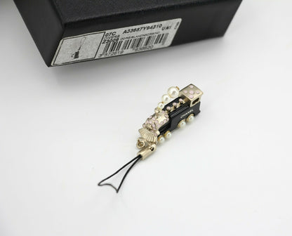 Chanel Vintage 07C Imitation Pearl Black Train Charm