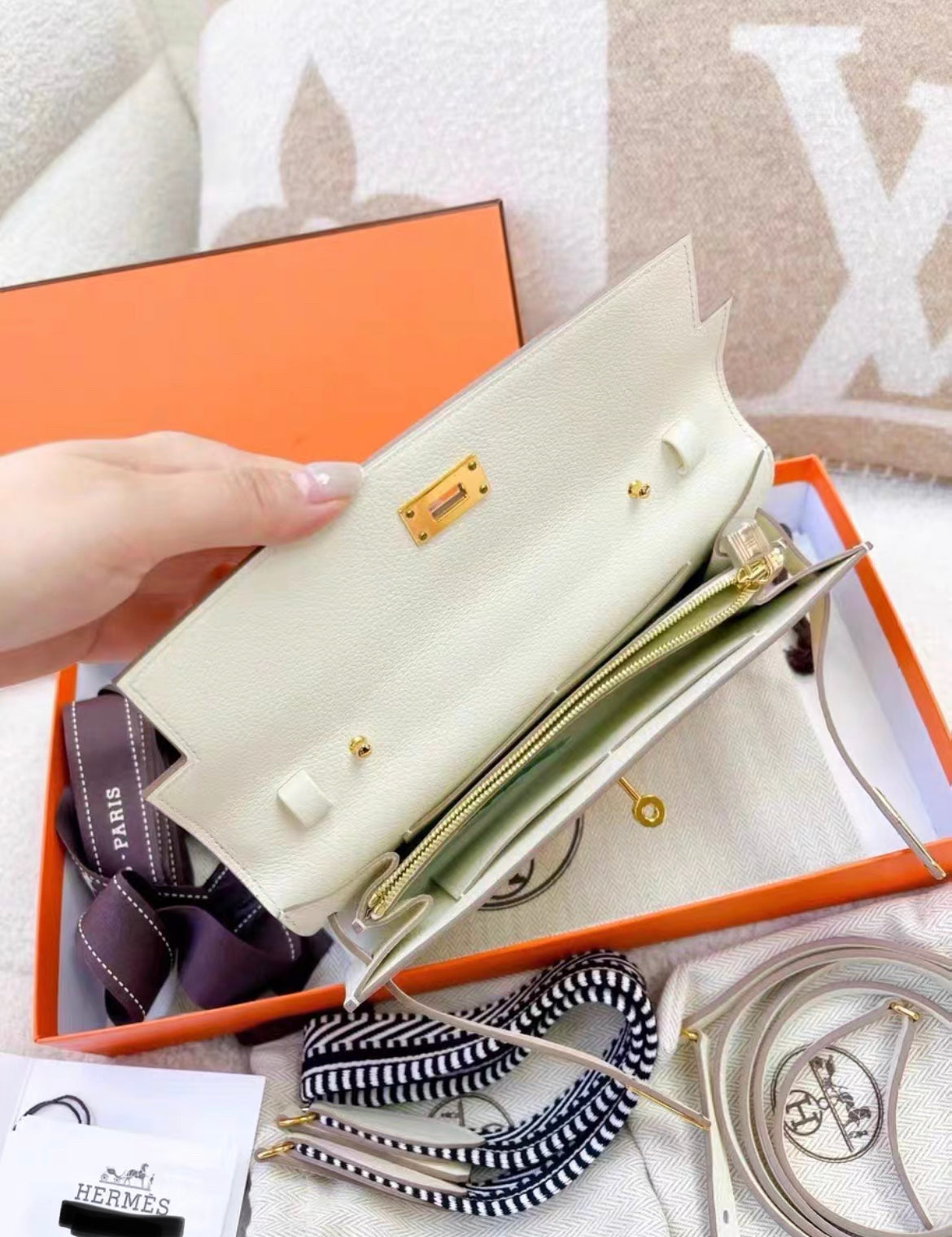 Hermès Mushroom Evercolor Kelly-To-Go Wallet Gold Hardware