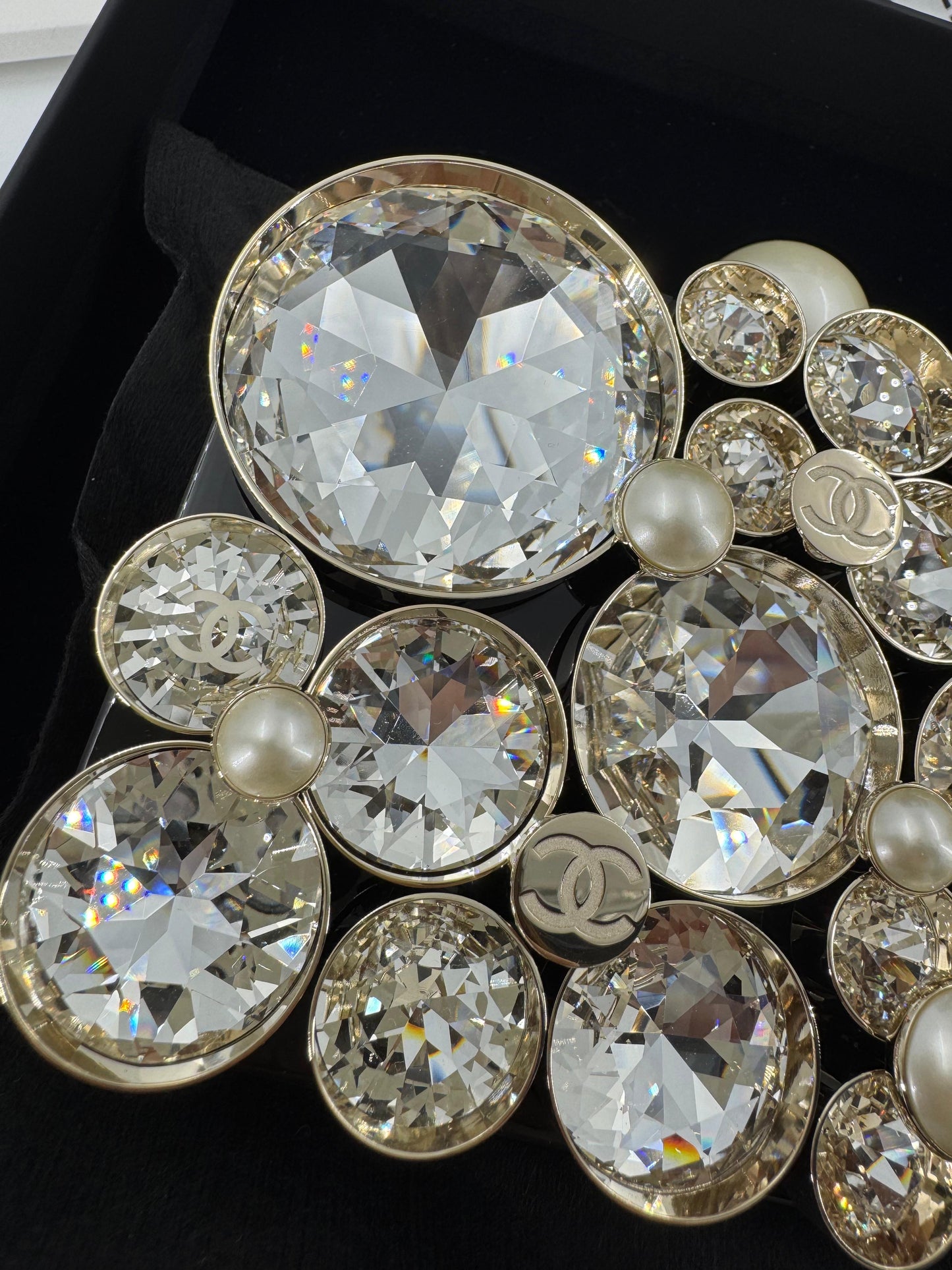 Chanel Fall-Winter 2025/26 oversized rhinestones, pearls, and double C jewels evening bag