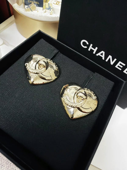 Chanel 22 light gold heart-shaped backpack clasp metal earrings
