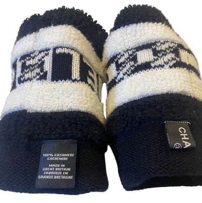 Chanel 20K Limited Edition CC Black Ecru Cashmere Logo Gloves