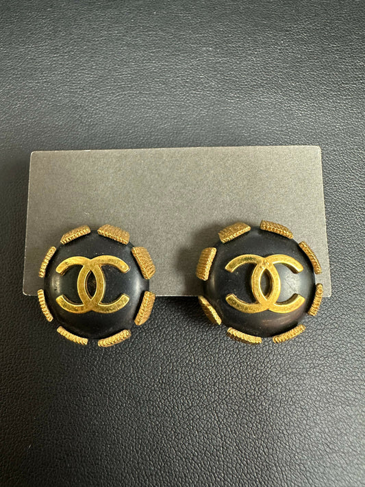 Chanel Vintage 94 Gold Plated & Resin Buckle CC in Black and Gold Clip-on Earrings