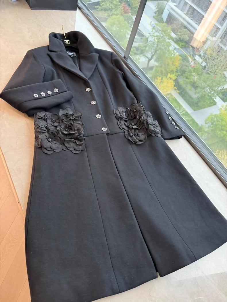 Rare Chanel black cashmere and wool coat with camellia pockets size 38