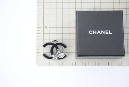 Chanel Vintage 05A Enamel Black CC Leaf Brooch