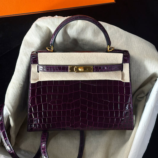 Hermès Kelly Sellier 28 Cassis Shiny Porosus Crocodile with Gold Hardware