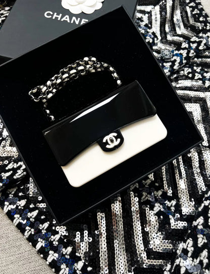 Chanel21 black and white acrylic box minaudière