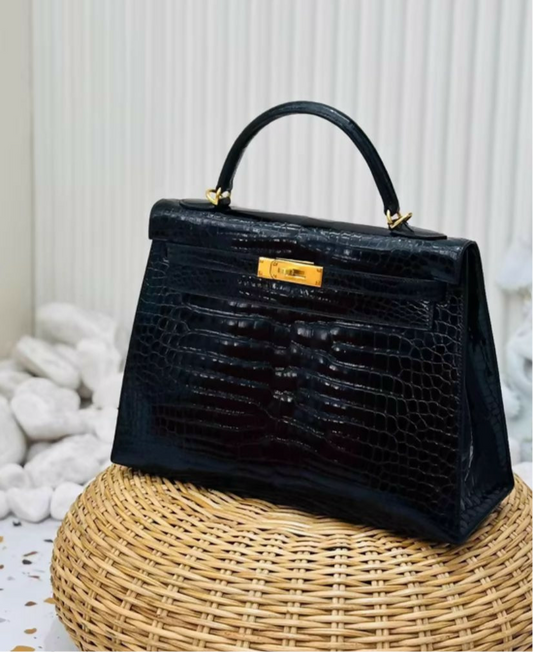 Hermès Kelly 32 Black Shiny Crocodile Leather Gold Hardware