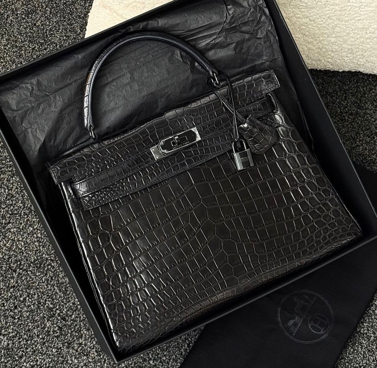 Hermes SO-BLACK Kelly 32 Matte Nilo leather