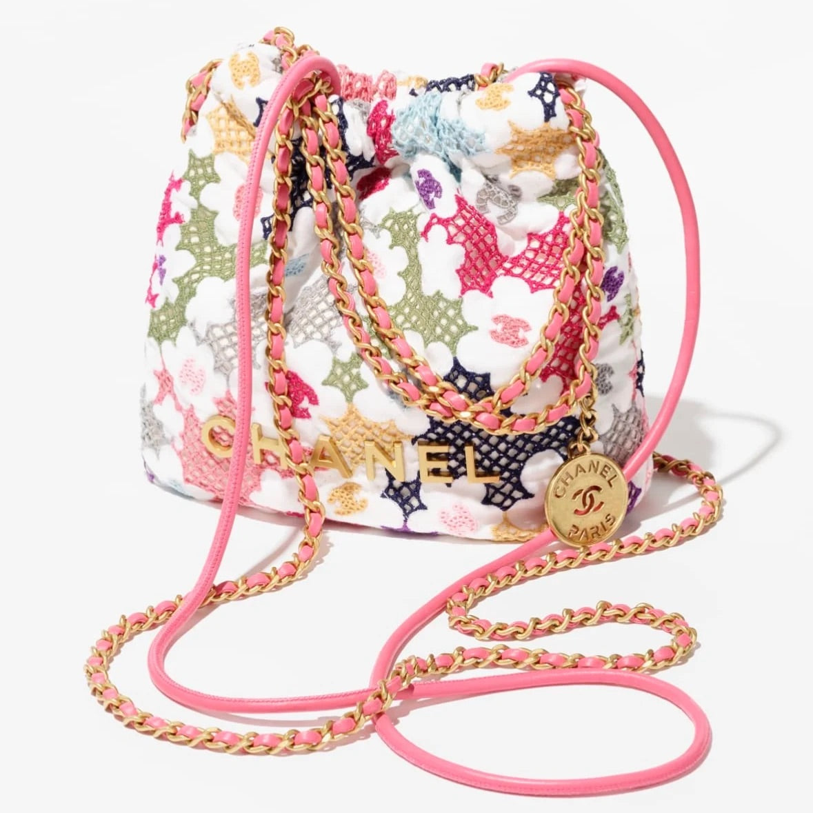 Blooming Raffia Chanel 22 in lace patchwork with gold-tone hardware Mini size