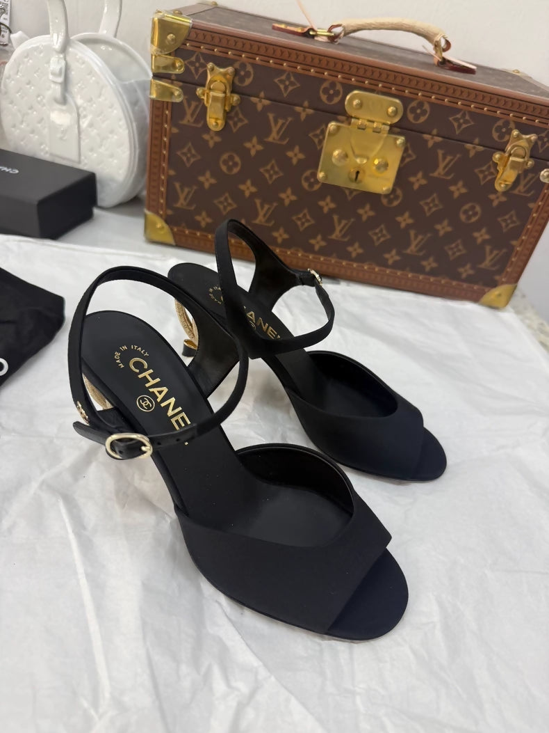 Chanel Métiers d'Art black and gold high heels with a stunning bow