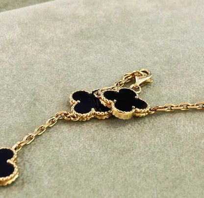 VCA Van Cleef & Arpels Vintage Alhambra necklace, 10 motifs
18K yellow gold, Onyx