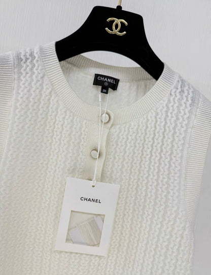 Chanel 24B white cashmere top size 36