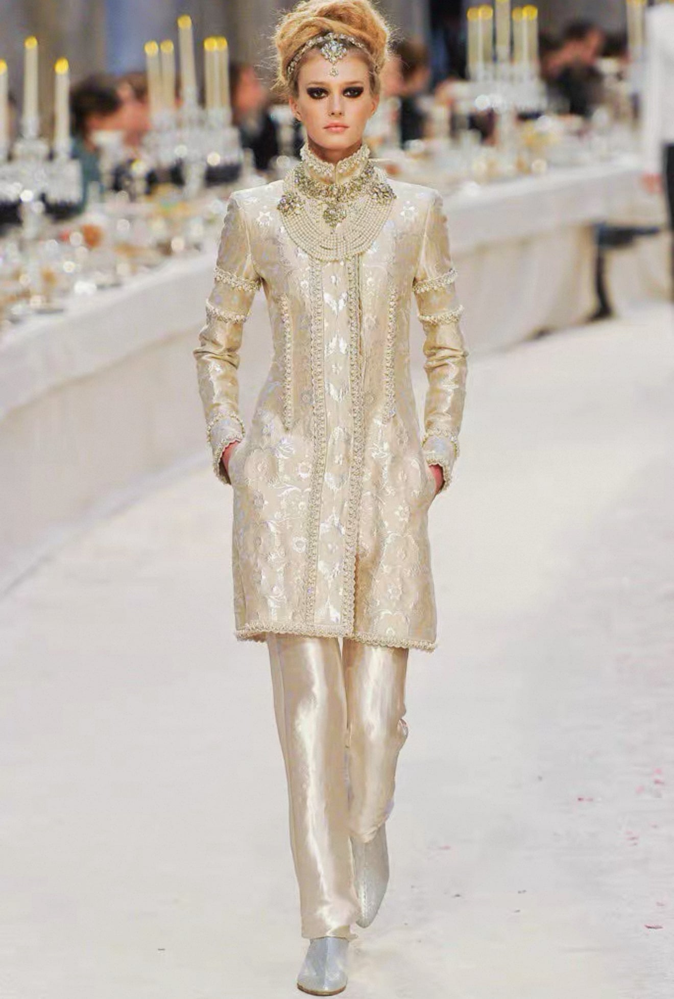 Chanel 2012 Pre-Fall Bombay Métiers d
Art collection pearl jacket