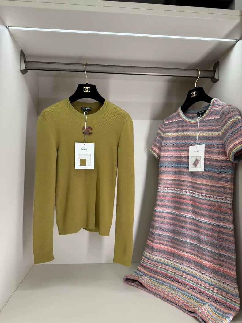Chanel 22k olive green knit top