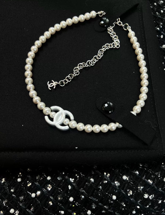 Chanel 25C white double C pearl choker necklace