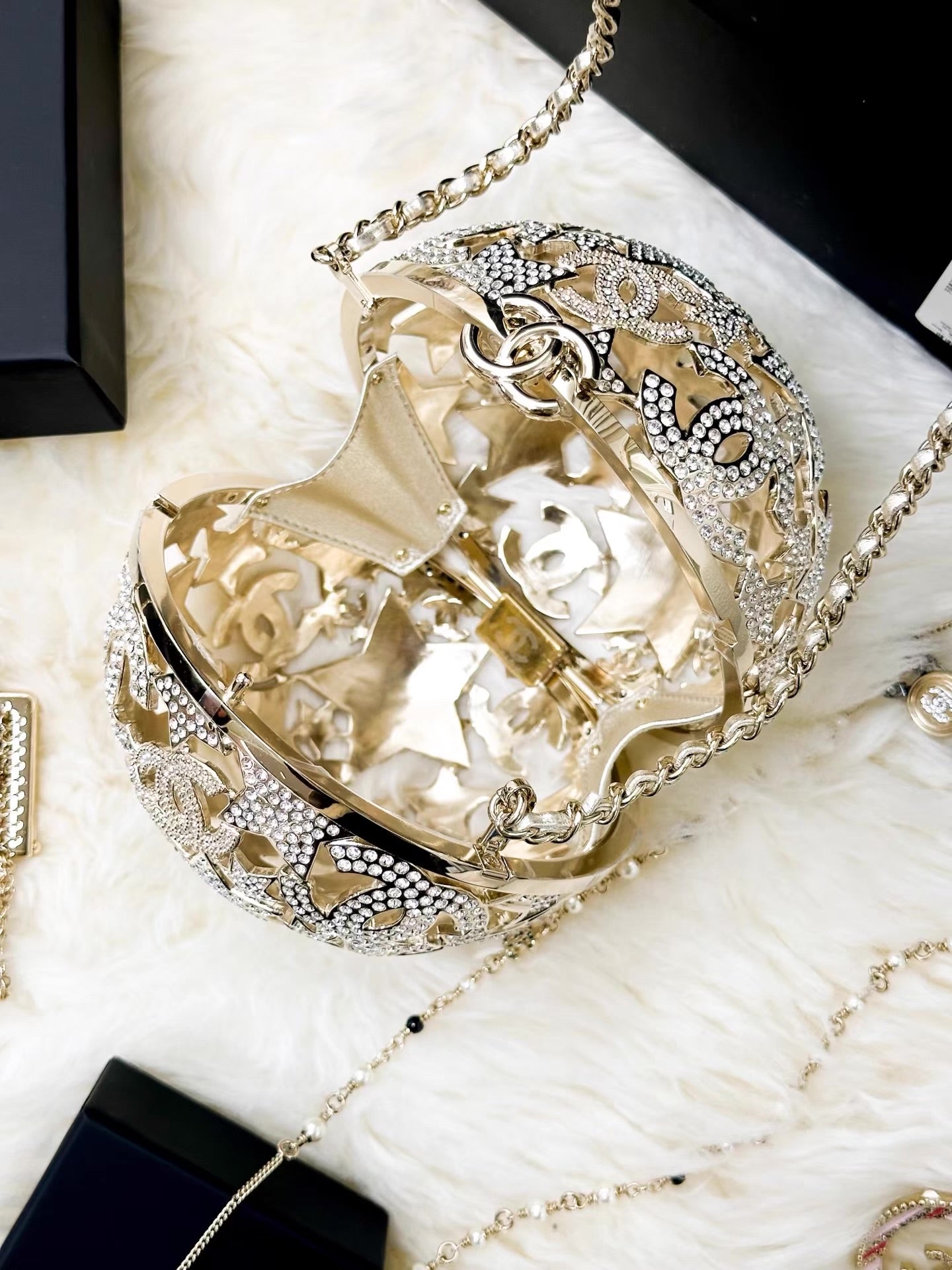 Chanel 25A gold star-patterned spherical evening bag