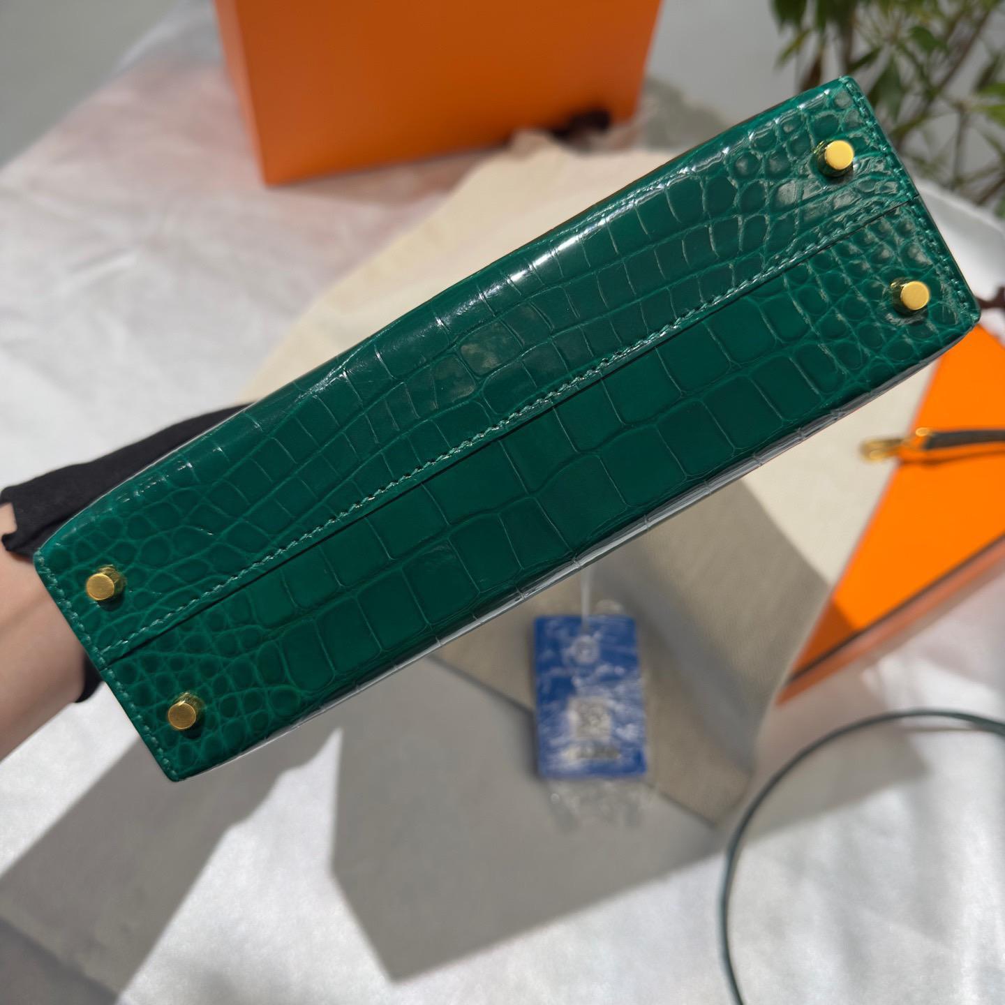 Hermes Mini kelly Green Emerald 6Q alligator leather gold hardware